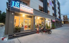 Jr Mansion On Nut Soi 25